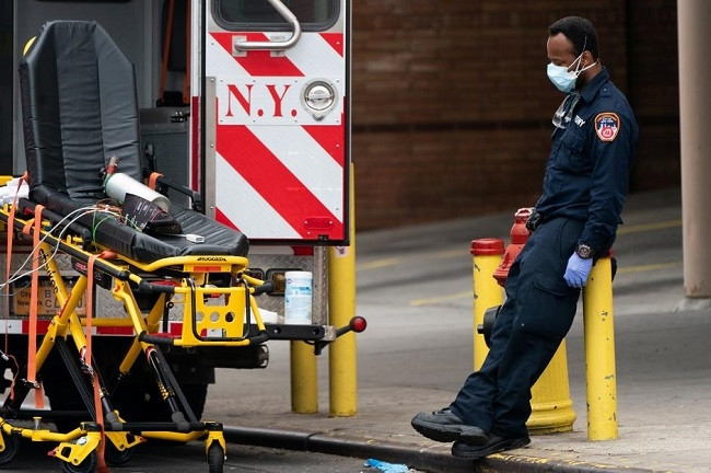A healthcare worker takes a break outside Wyckoff Heights Medical Center during the outbreak of the coronavirus disease (COVID-19) in New York City, US, April 5, 2020. (Photo: Reuters)