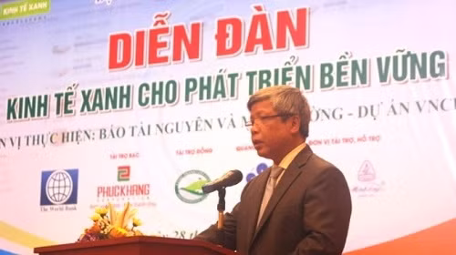 Deputy Minister of Natural Resources and Environment Nguyen Linh Ngoc delivered the opening remarks.
