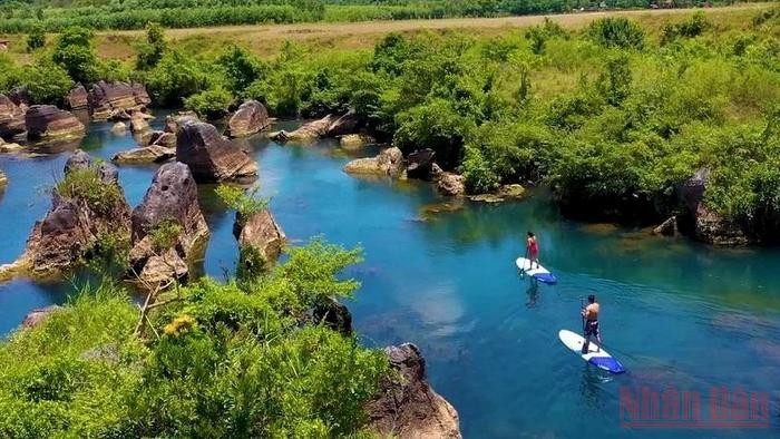 Kayaking on Chay river in Quang Binh (Photo: NDO)