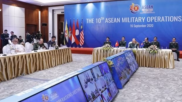 AMOM-10 was chaired by Lt. Gen. Thai Dai Ngoc, head of the Operations Department under the General Staff of the Vietnam People’s Army. (Photo: VNA)