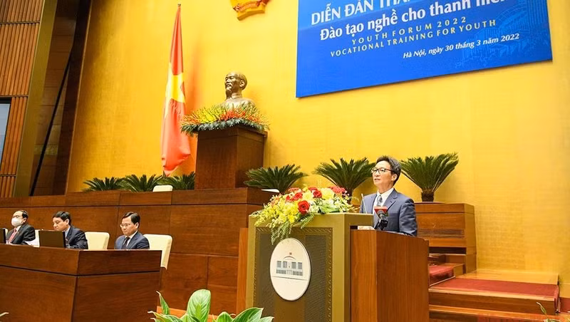 Deputy PM Vu Duc Dam speaking at the forum (Photo: Duy Linh)