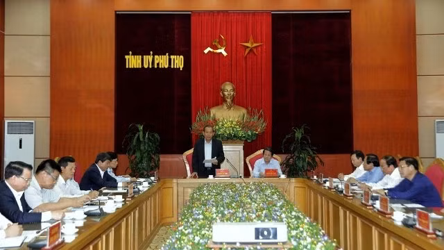 Politburo member and Deputy Prime Minister Truong Hoa Binh works with Phu Tho province’s leaders on anti-corruption, Phu Tho, March 27. (Photo: VGP)