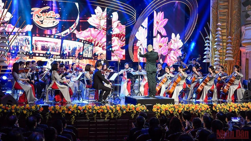 The programme aims to consolidate the great national solidarity of the Vietnamese people at home and abroad. 