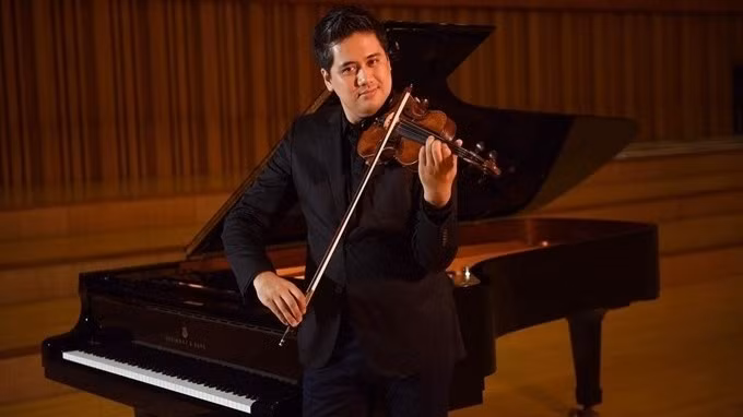 Violinist Bui Cong Duy.