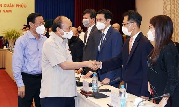 President Nguyen Xuan Phuc meets with representatives of the Vietnam Young Entrepreneurs’ Association in HCM City on October 12. (Photo: VNA)