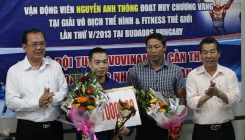 At the ceremony honouring bodybuilder Nguyen Anh Thong for his gold medal at the 5th World Bodybuilding and Physique Sports Championships