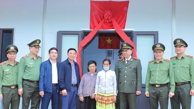 At the handover ceremony (Photo: VGP)