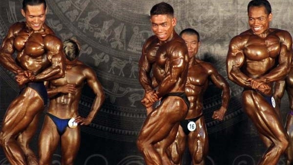 The Asian Men's 55kg champion Pham Van Mach (centre) 