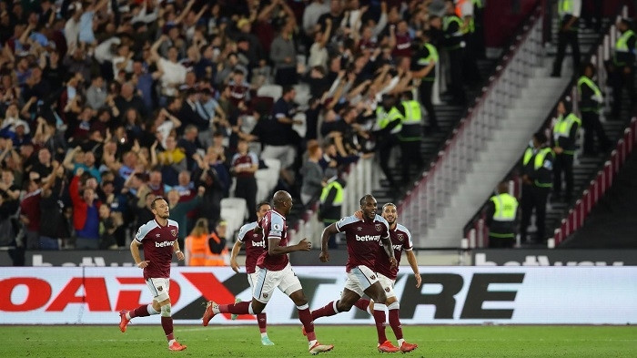 Soccer Football - Premier League - West Ham United v Leicester City - London Stadium, London, Britain - August 23, 2021 West Ham United's Michail Antonio celebrates scoring their third goal with teammates. (Photo: Reuters)