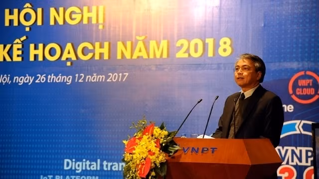  Chairman of the Council of Members of VNPT Tran Manh Hung speaking at the conference 