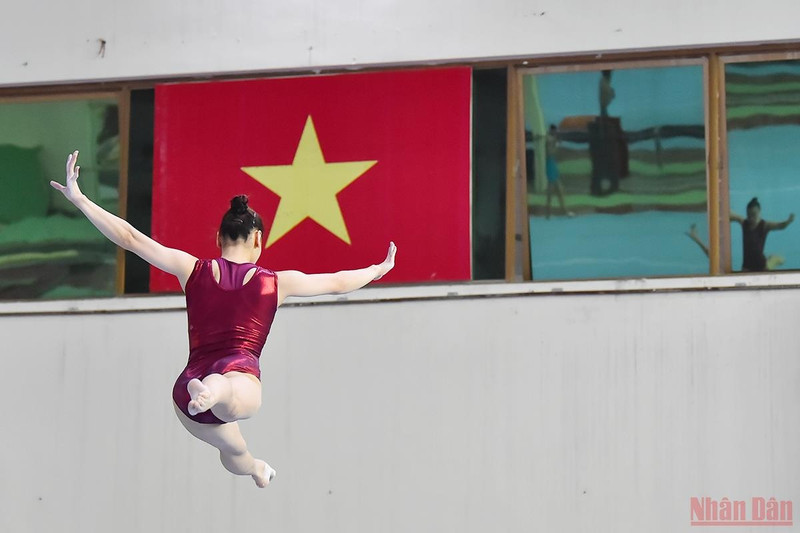 Both the men’s and women’s gymnastics teams have entered the final internal exam with the aim to perfect each move and have the best preparation to win at least 4 gold medals at the upcoming tournament.
