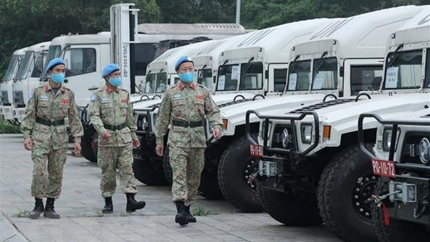 Members of Military Engineer Unit No. 1 examine vehicles before departing for UNISFA. (Photo: VNA)