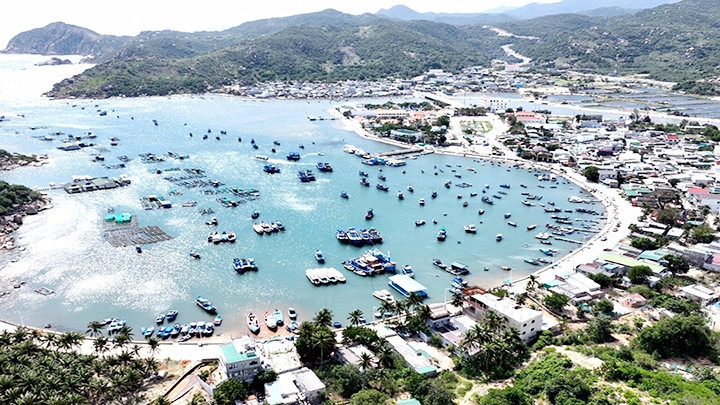 Vinh Hy Bay, a popular tourist site in Ninh Thuan Province. (Photo: Nguyen Trung)