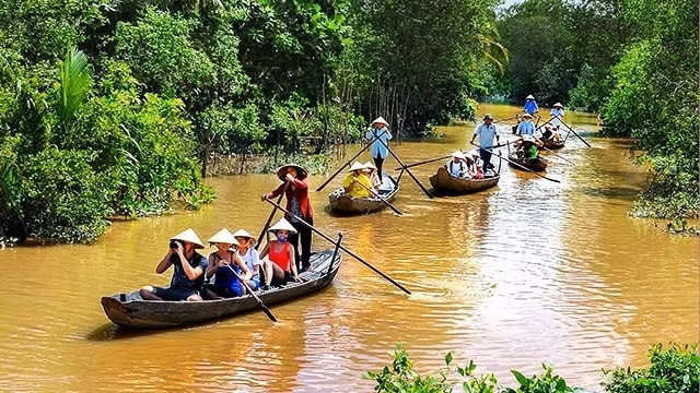 Visitors taking a boat trip to explore An Binh Islet 