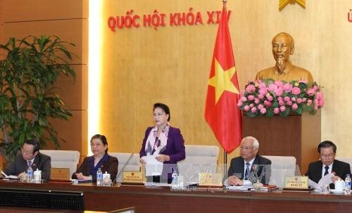 NA Chairwoman Nguyen Thi Kim Ngan speaks at the meeting. 