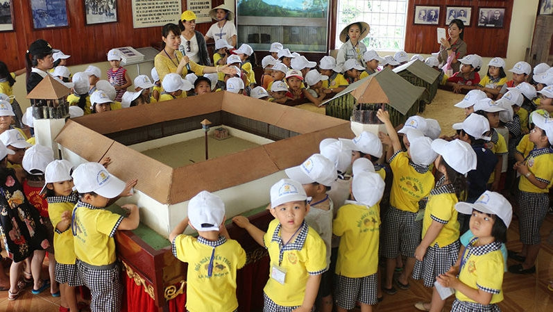 The children visiting the Kon Tum Prison Relic.