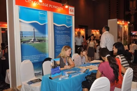 Exhibition introduces UK education system to Vietnam