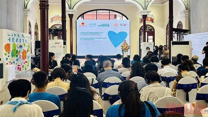 At the launch ceremony of the ‘Blue Heart’ communication campaign 