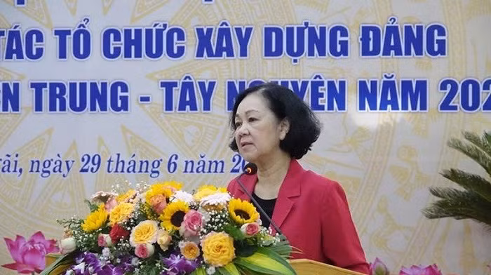 Head of the PCC's Organisation Commission Truong Thi Mai speaking at the event 