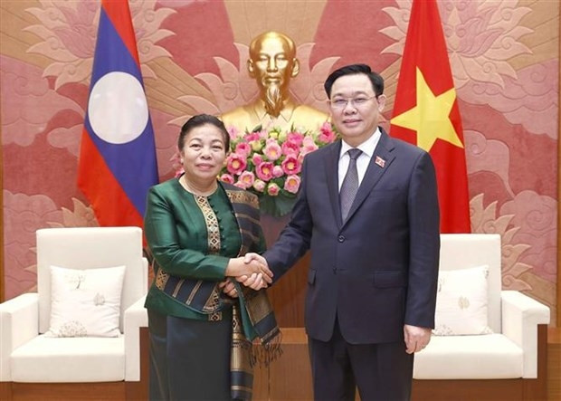 NA Chairman Vuong Dinh Hue (R) and Vice President of the Lao NA Sounthone Xayachack. (Photo: VNA)