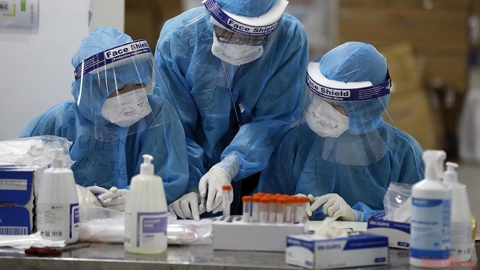 Medical staff from Vietnam - Sweden Hospital in Uong Bi City, Quang Ninh Province, support Bac Giang Province in COVID-19 testing. (Photo: NDO/Duy Linh)