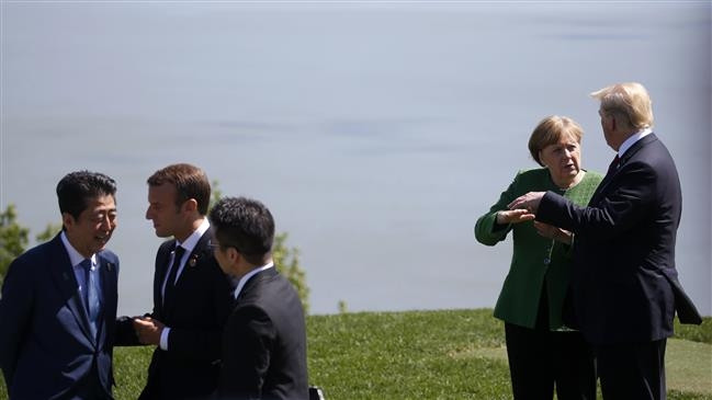 (L-R) Japan's Prime Minister Shinzo Abe talks with France's President Emmanuel Macron and Italy's Prime Minister Giuseppe Conte as Germany's Chancellor Angela Merkel talks with US President Donald Trump at the G7 summit in Quebec, Canada, on June 8. (Photo: Reuters)