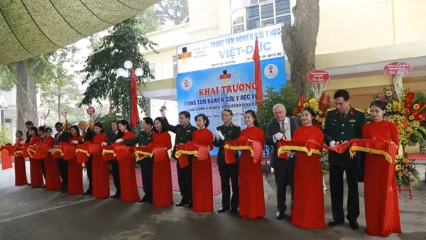 The ribbon-cutting ceremony to inaugurate the centre 