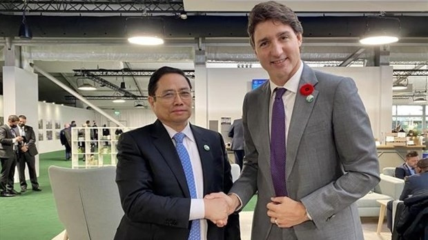 Prime Minister Pham Minh Chinh (L) and his Canadian counterpart Justin Trudeau (Photo: VNA)