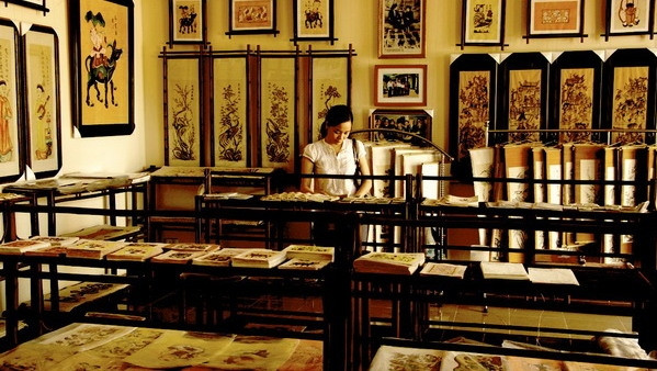 At the Dong Ho folk painting village. (thethaovanhoa.vn)