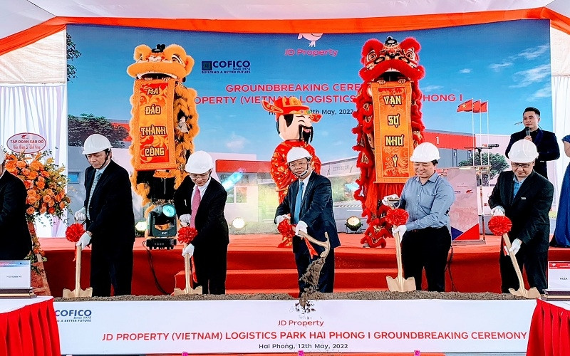 At the groundbreaking ceremony for the logistics centre.