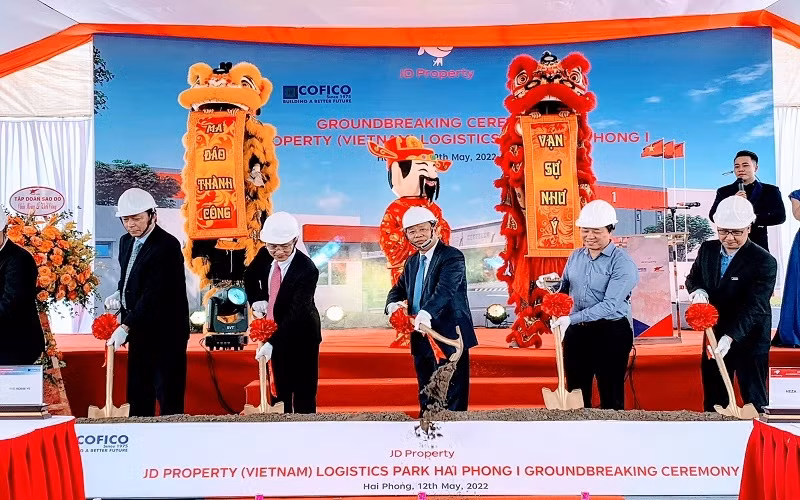 At the groundbreaking ceremony for the logistics centre.
