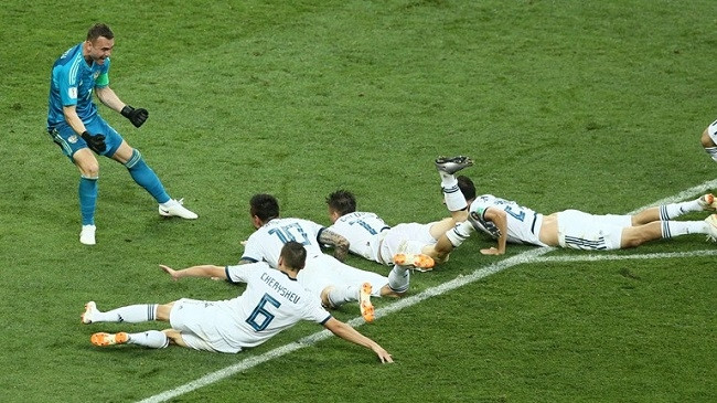 Russian players celebrate their victory. (Photo: FIFA)