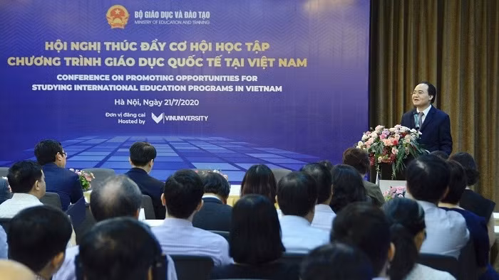 Minister of Education and Training Phung Xuan Nha speaks at the event.