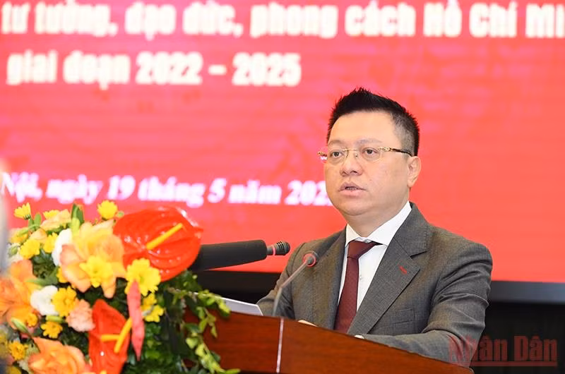 Member of the Party Central Committee and Editor-in-Chief of Nhan Dan Newspaper speaks at the event.(Photo: NDO/Thanh Dat)