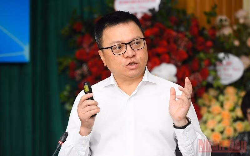 Member of the Party Central Committee (PCC), Editor-in-Chief of Nhan Dan (People) Newspaper, Deputy Head of the PCC Commission for Communication and Education, and Chairman of the Vietnam Journalists’ Association Le Quoc Minh speaks at the workshop. (Photo: NDO/Thanh Dat)