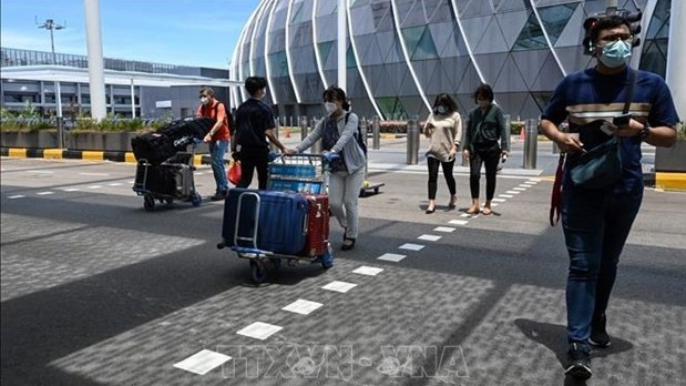 Travelers arrive at the departure hall of Changi International Airport in Singapore on August 19. (Photo: AFP/VNA)