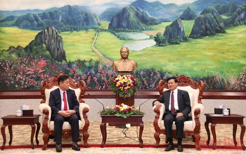 General Secretary of the Lao People’s Revolutionary Party (LPRP) and President of Laos Thongloun Sisoulith receives head of the CPV Central Committee’s Commission for Information and Education Nguyen Trong Nghia. (Photo: NDO/Xuan Son)