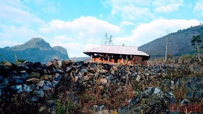 H'Mong ethnic minority people have lived in the rocky plateau for many generations.