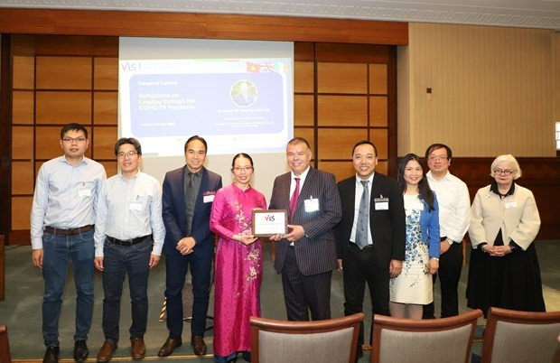 Professor Sir Jonathan Van-Tam (fifth from left) at the event. (Photo: VNA)