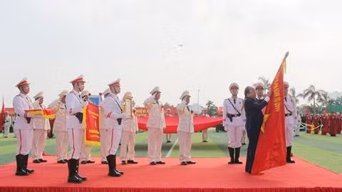 PM Nguyen Xuan Phuc presented the title of “Hero of the people’s armed forces during the anti-US resistance war for national salvation” to the PPA. 