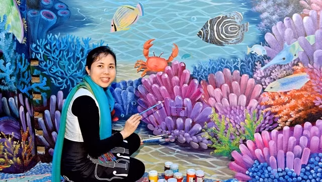 Vietnamese artist Nguyen Thu Thuy wins silver at International Design Awards for her Hanoi Ceramic Mosaic Mirror House Project