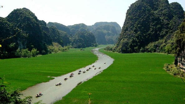 A boat ride through peaceful rice paddy landscapes in Trang An (Credit: UNESCO)
