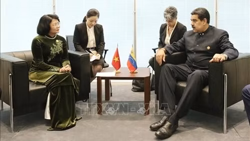 Vice President Dang Thi Ngoc Thinh and Venezuelan President Nicolas Maduro (Photo: VNA)