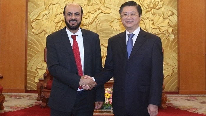  Deputy Head of the Party Central Committee for External Relations Truong Quang Hoai Nam (R) receives Ambassador of Oman Saleh Mohamed Ahmed Al Suqri.