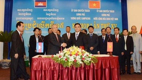 At the signing ceremony (Credit: qdnd.vn)