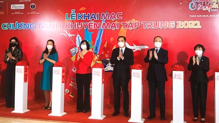 Delegates at the launch ceremony (Photo: NDO/Hoang Liem) 