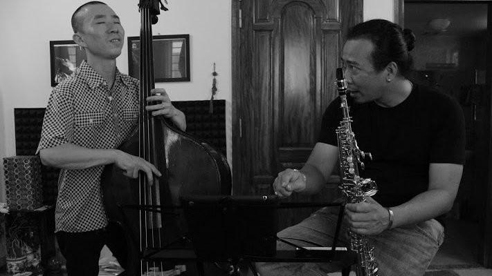 Saxophonist Nguyen Bao Long (right), music director and leader of JumpforJazz, will join the jazz night on October 17. (Credit: andofotherthings.com)
