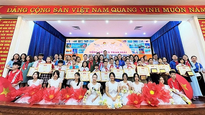 Winners of the competition honoured at the award ceremony.