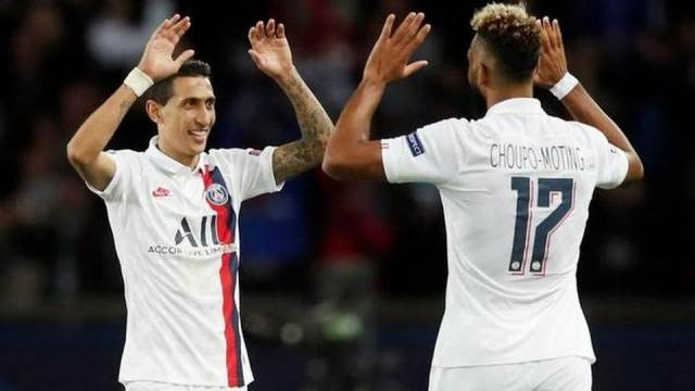 Paris St Germain's Angel Di Maria (L) and Eric Maxim Choupo-Moting celebrate the team’s third goal scored by Thomas Meunier. (Photo: Reuters)
