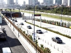 Traffic on Thu Thiem tunnel.